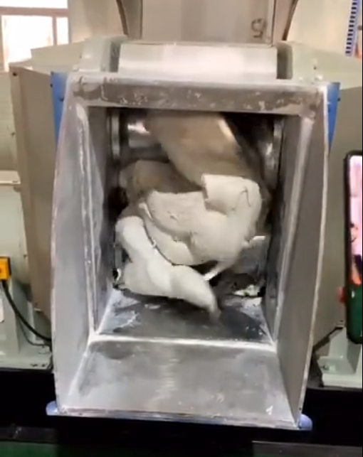 液壓翻轉(zhuǎn)式密煉機(jī)視頻